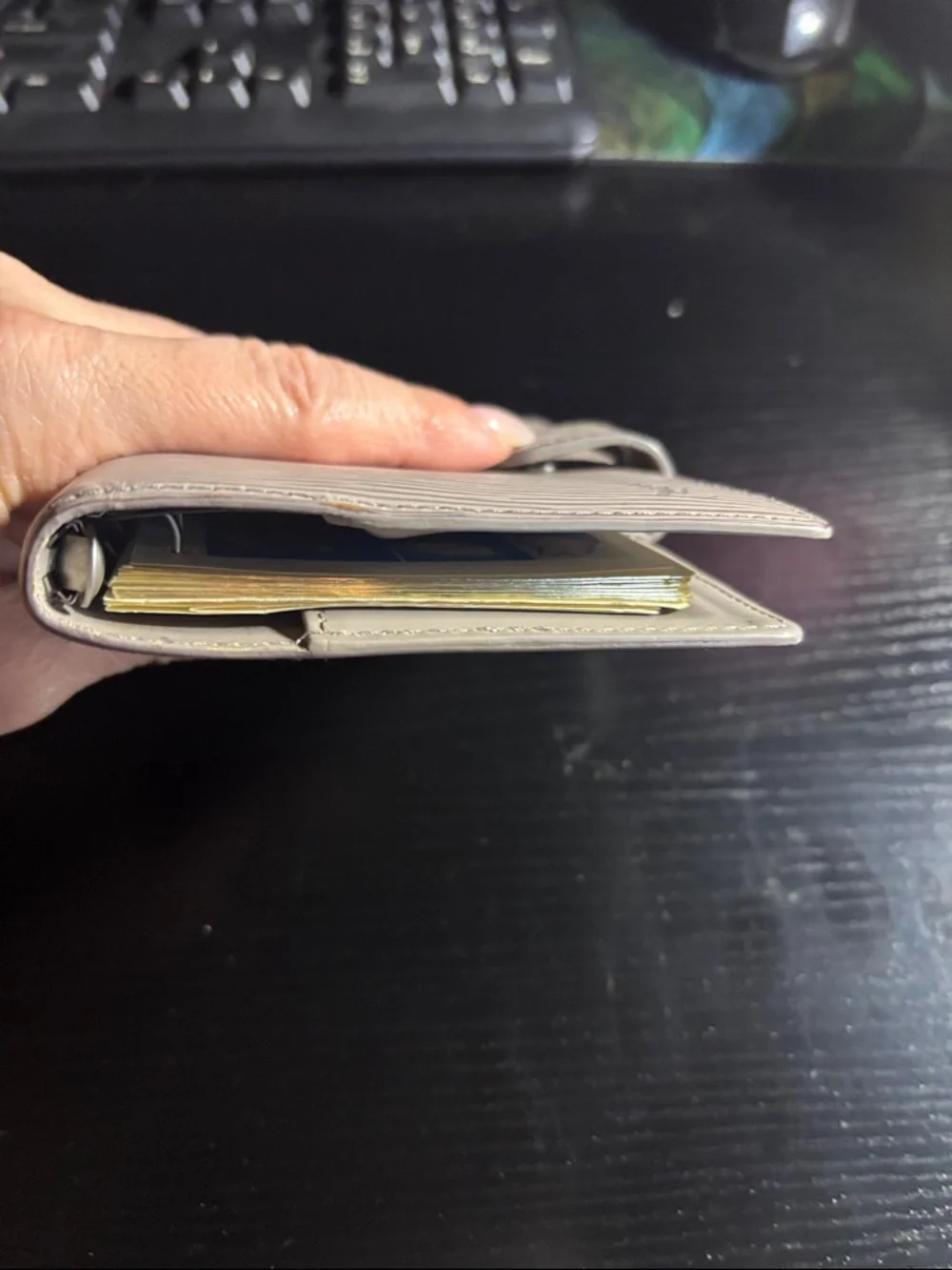 Louis Vuitton taupe/beige   Epi Leather agenda with original papers in it - Picture 5 of 17